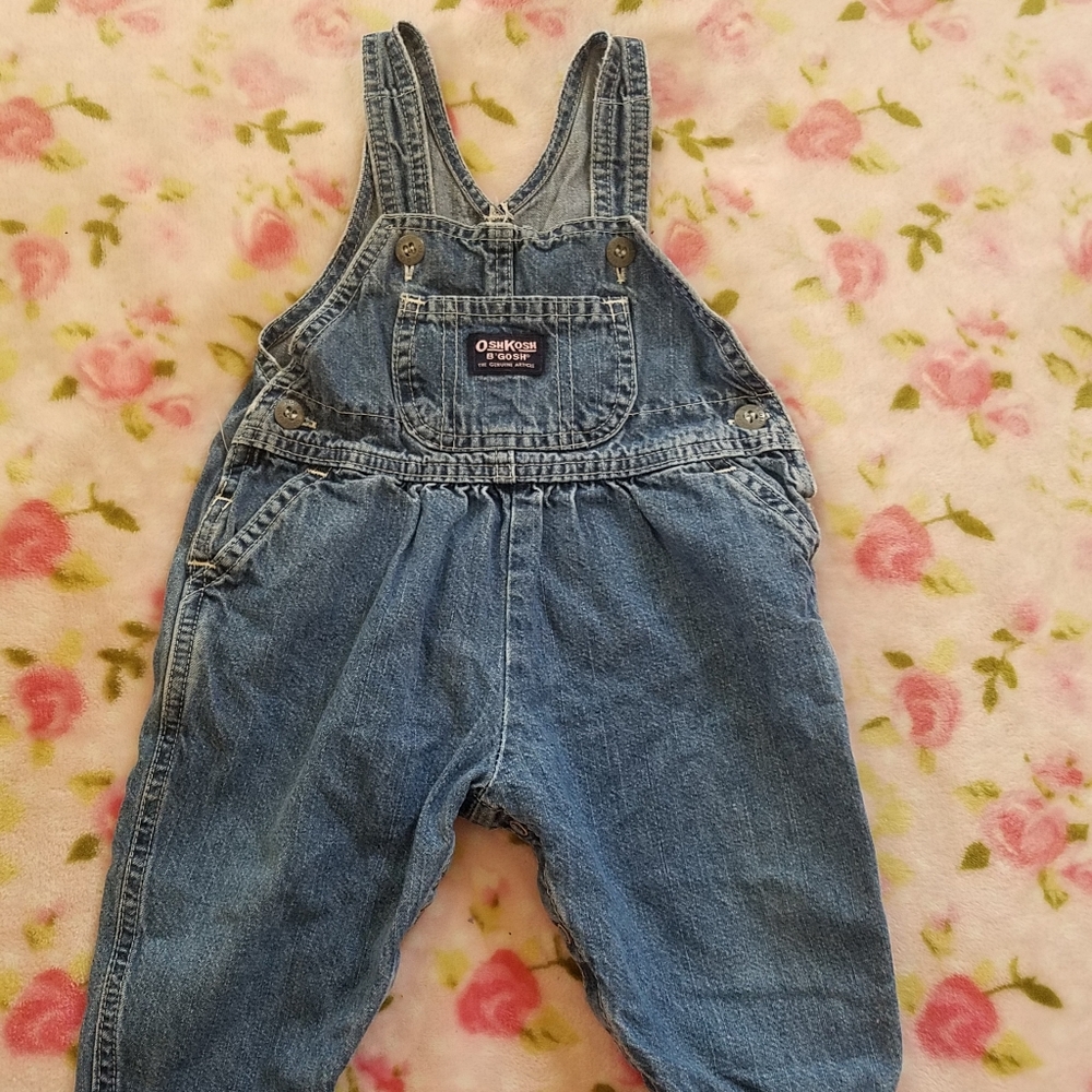 🌻buy3get1free  12 month Oshkosh overalls